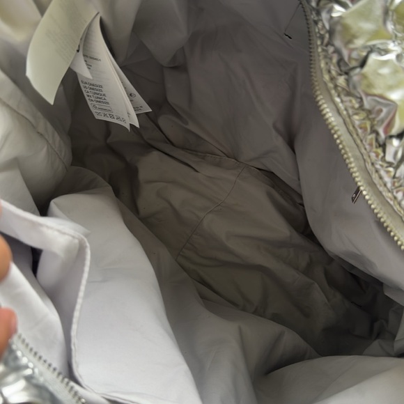 COS OVERSIZED QUILTED SILVER BAG - Picture 5 of 8